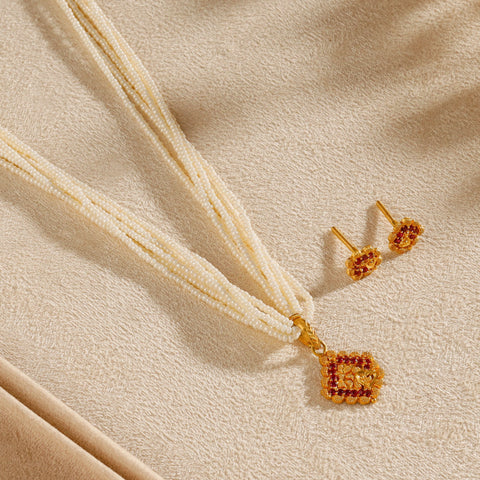 Divine Floral Motif Pendant Gold Necklace Set