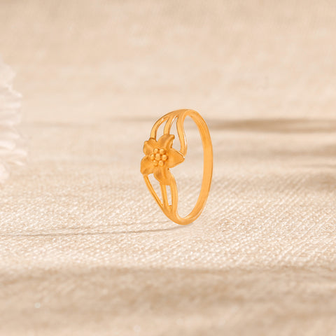 Kiaraa Floral Shine Gold Ring