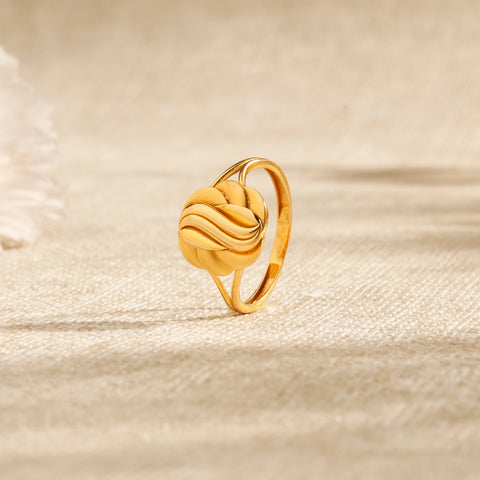 Lavanya Gleaming Flow Gold Ring