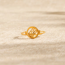 Avni Classic Style Gold Ring
