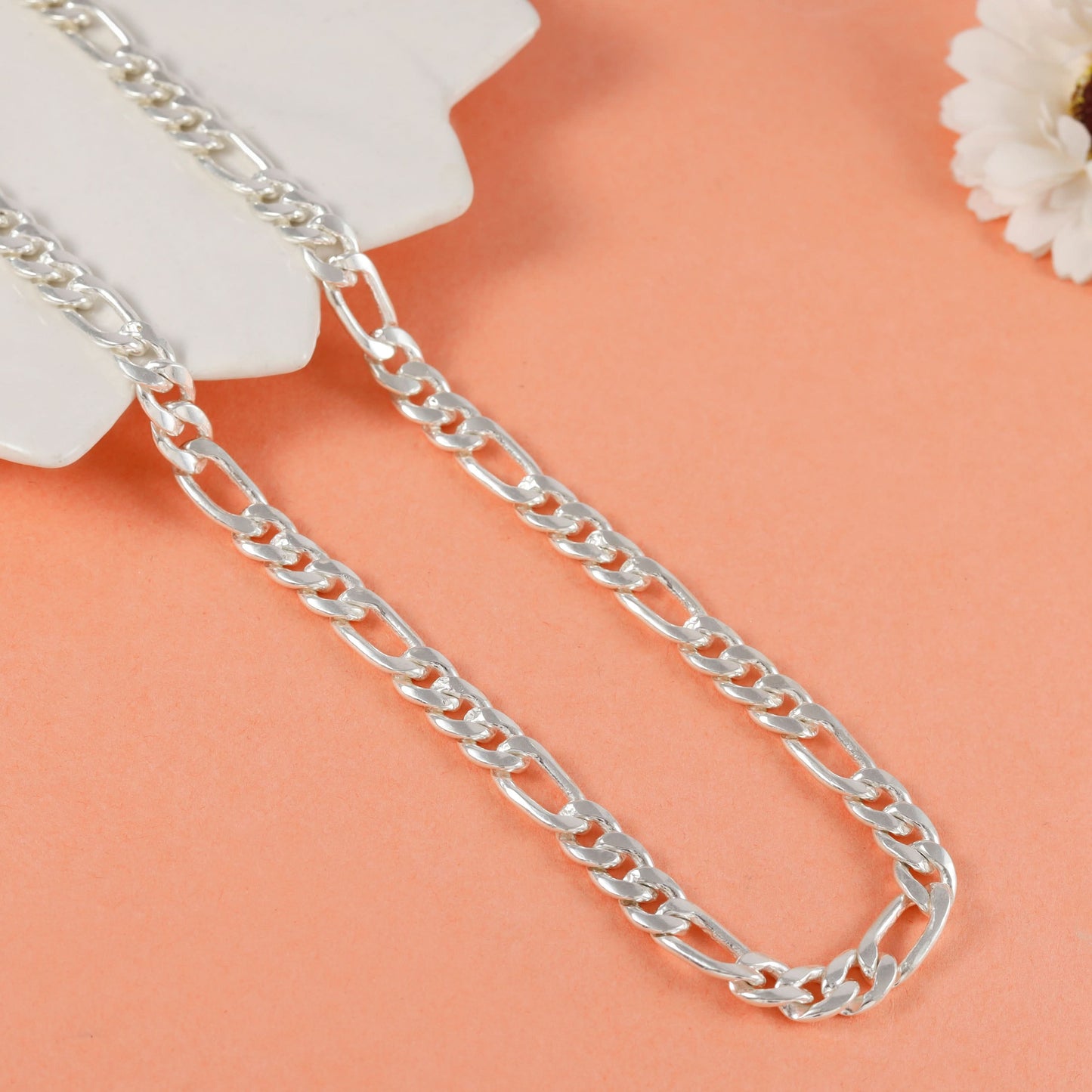 Elegant Silver Chain Figaro link design