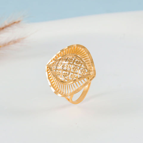 Zara Luxe Leaf Design Gold Ring