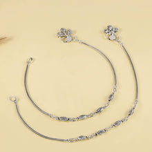Ishita Minimal Oval Silver Anklets