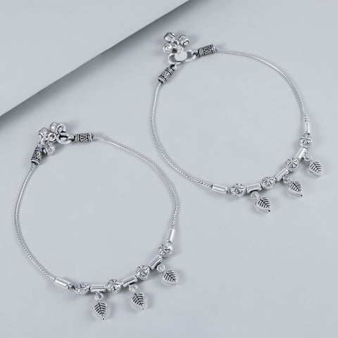 Vanya Leaf Link Silver Anklets