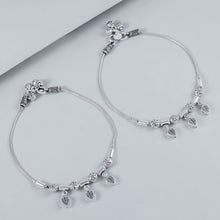 Vanya Leaf Link Silver Anklets