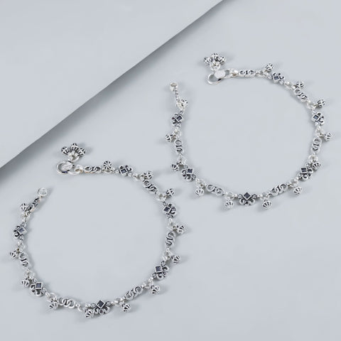 Yashvi  Light Chain Silver Anklets