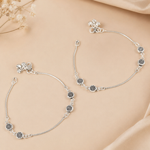 Tiana Floral Essence Silver Anklets