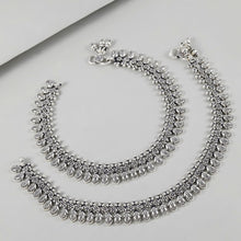 Pihu Antique Leaf Charm Silver Anklets