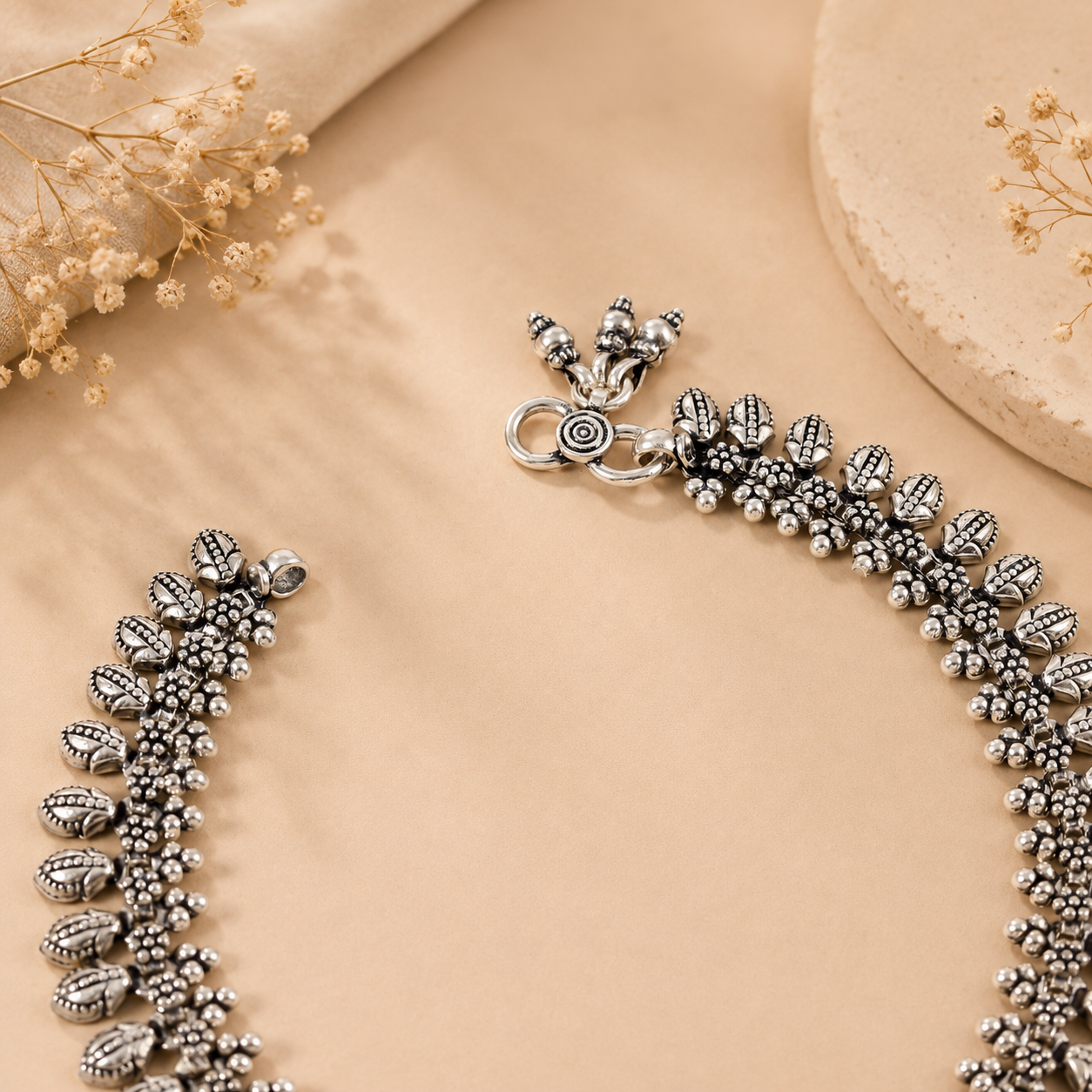 Pihu Antique Leaf Charm Silver Anklets