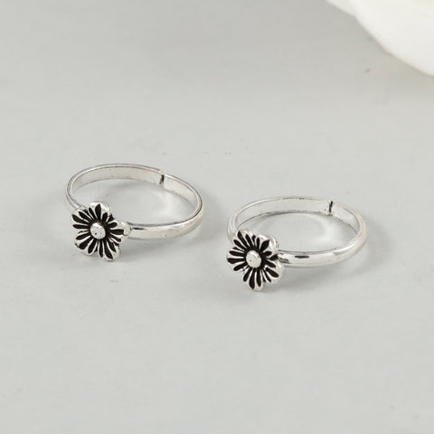 Mahi Minimal Flower Silver Toe Rings