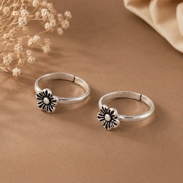 Mahi Minimal Flower Silver Toe Rings