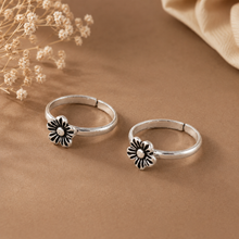 Mahi Minimal Flower Silver Toe Rings