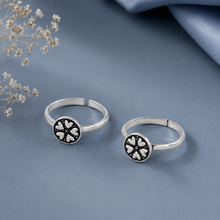 Ruhi Heart Bloom Silver Toe Rings