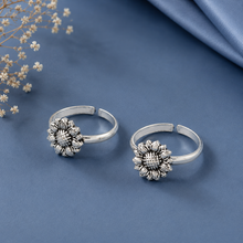 Esha Sunflower Bloom Silver Toe Rings