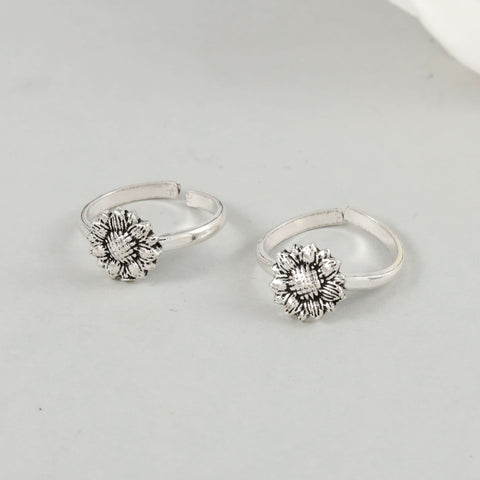 Esha Sunflower Bloom Silver Toe Rings