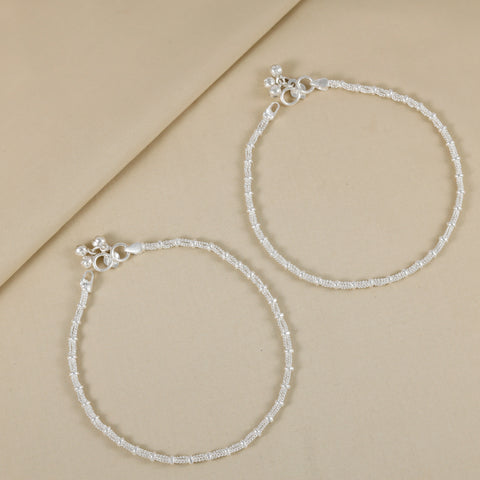 Neetu Simple Charm Chain Silver Anklets