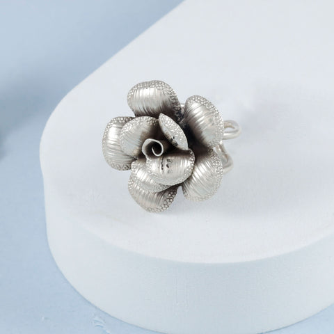 Maya Elegant Flower Silver Ring