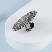 Sara Floral Motif Regal Charm Silver Ring