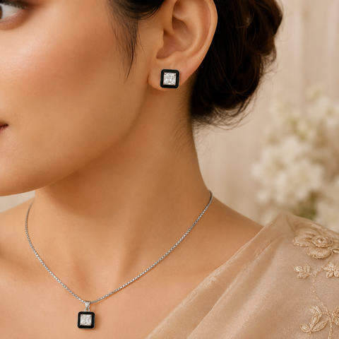 Yachna Alluring Black Pendant Set