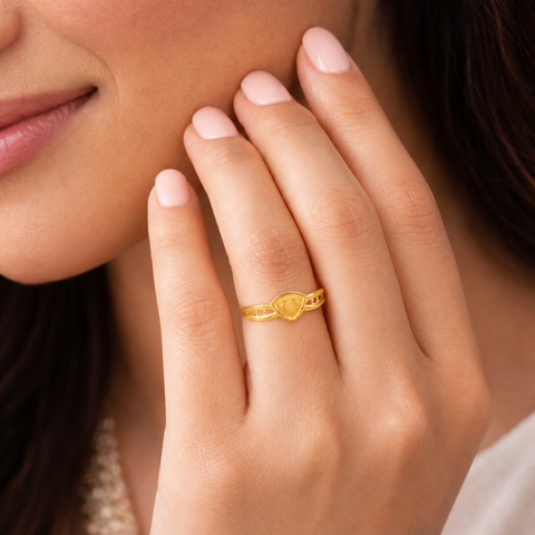 Nayra Petite Heart Gold Ring