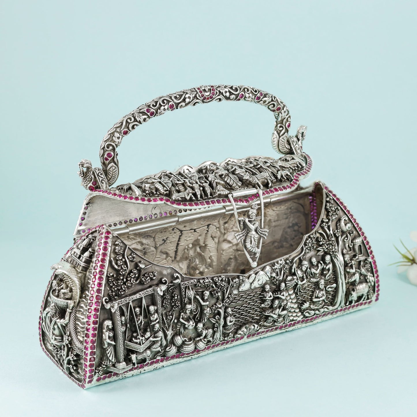 Classic Beauty Antique Silver Purse