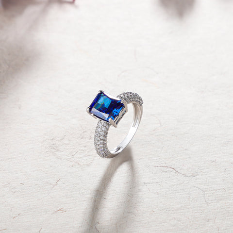 Nia Dazzling Silver Ring