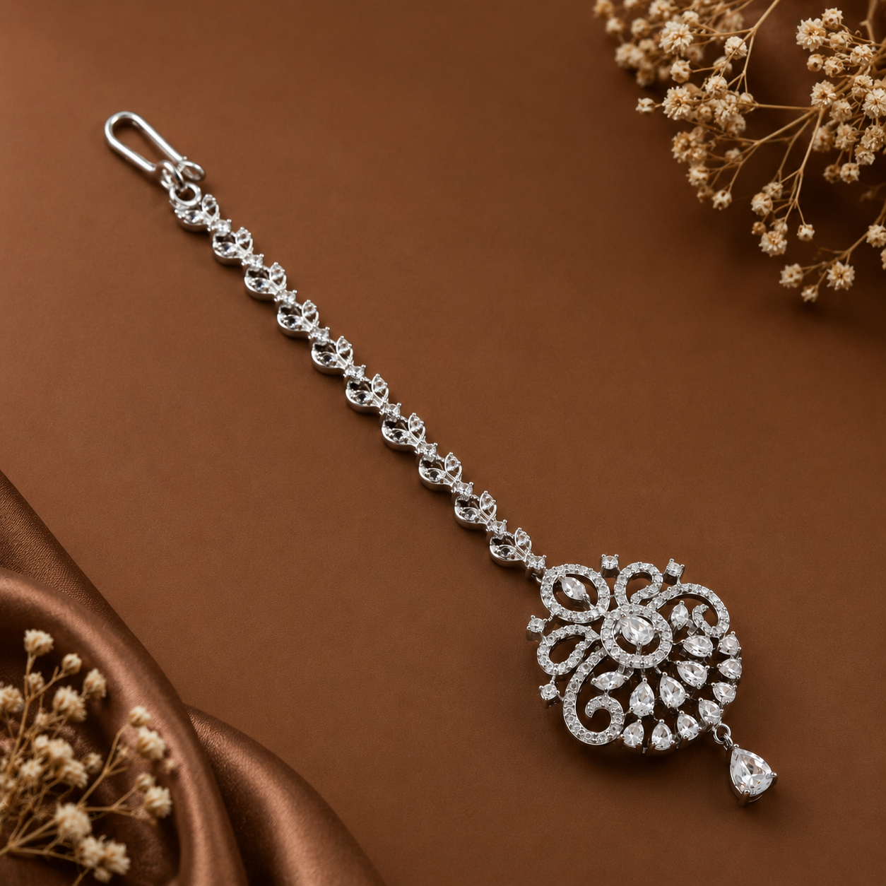 Simran Emerald Radiance Maang Tika