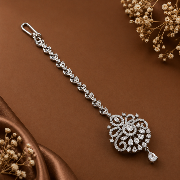 Simran Emerald Radiance Maang Tika