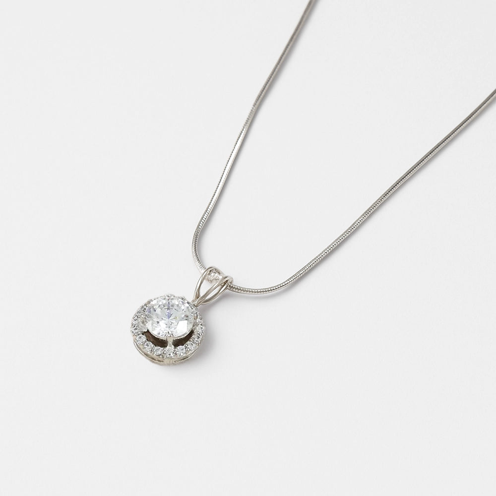 Precious Silver Pendant With Chain