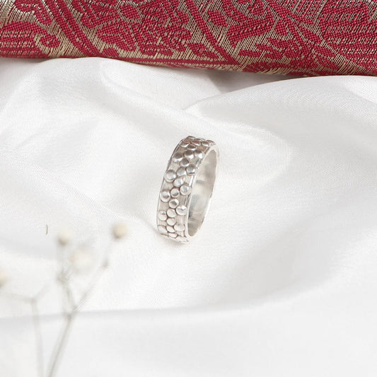 Lovely Lisa Classic Silver Ring